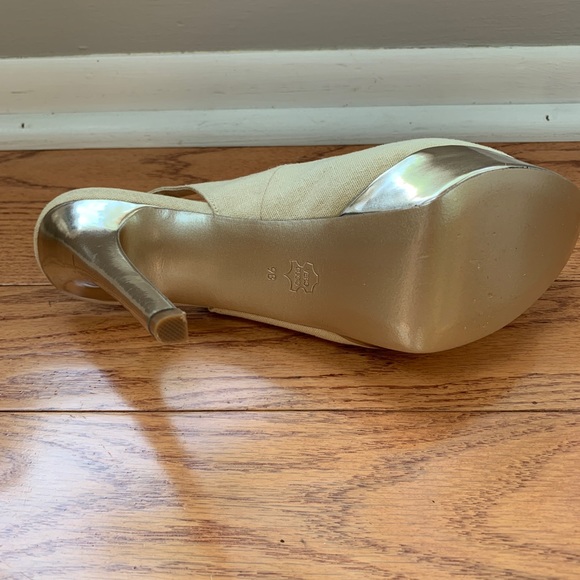 NWOT Audrey Brook Linen and Gold 6” Stiletto - Picture 5 of 11